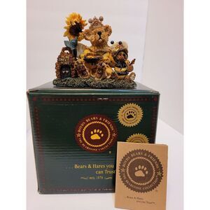 Boyds Bears Victoria Regina Buzzbruin So Many Flowers So Little Time Figurine